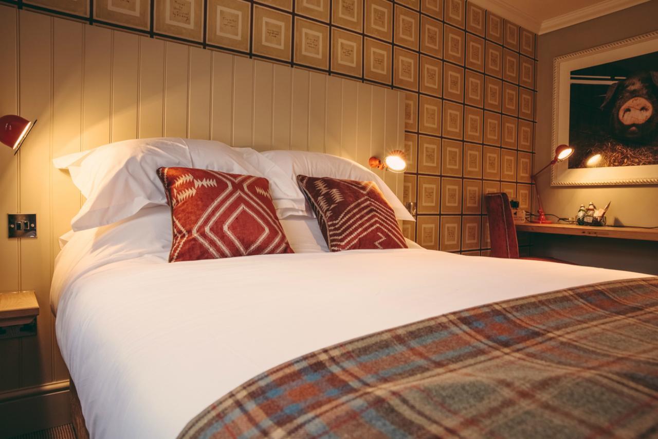 The Curious Pig In The Parlour Hotel Burstow Exterior foto